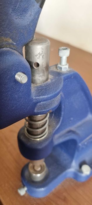 Máquina manual de aplicação de ilhós metálicos