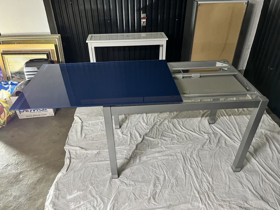 Mesa de vidro extensível azul
