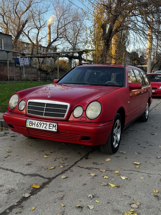 Продам Mercedes-Benz E210 2.3л Газ-бенз Автомат