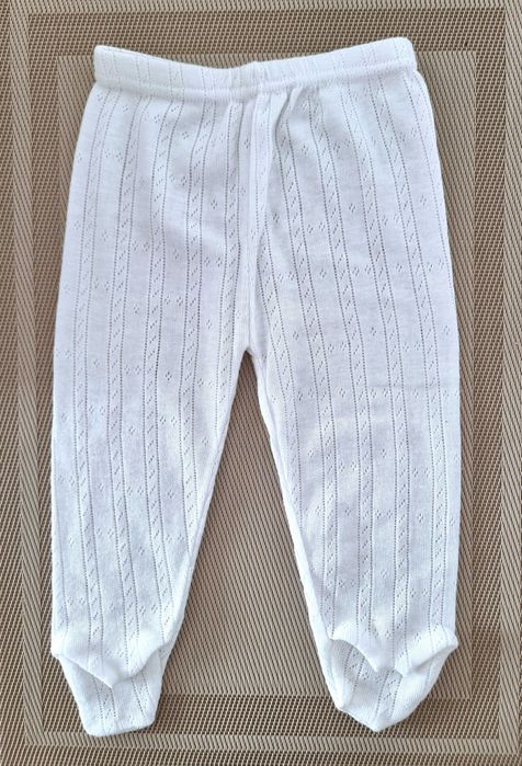 Calças com pés brancas com trabalhado, recém-nascido