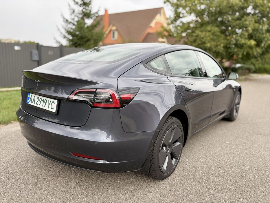 Tesla Model 3  2021 рік