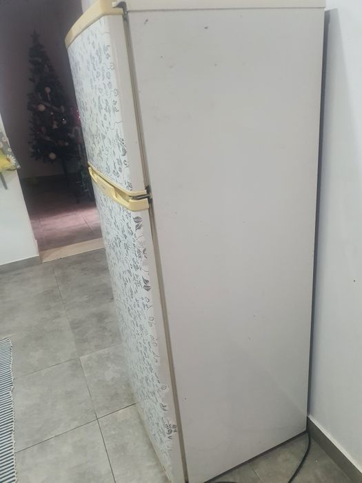 Frigorífico com algumas marcas