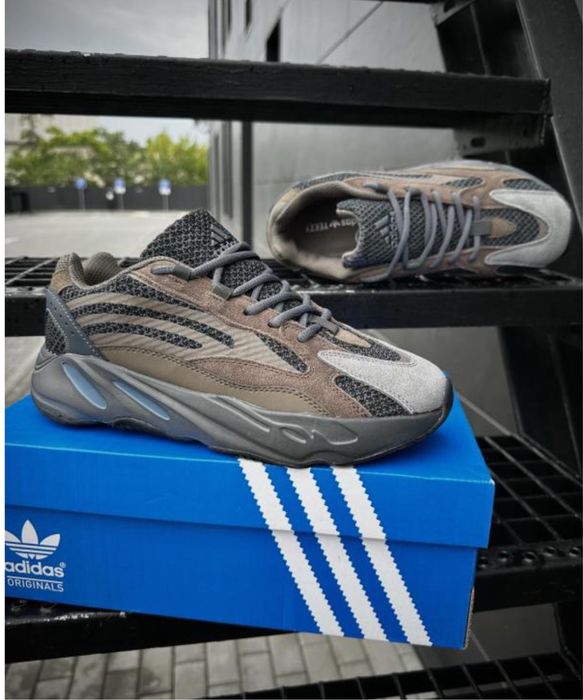 yeezy 700 v2 -    -   OLX.ua