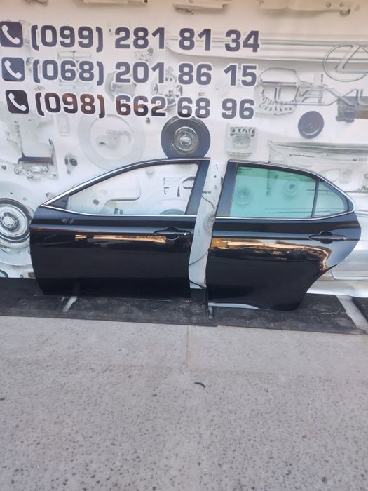 Двері ліва сторона на Toyota Camry 70 17-23 року колір фарби 218