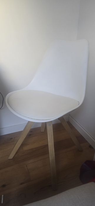 4 cadeiras estilo escandinavo