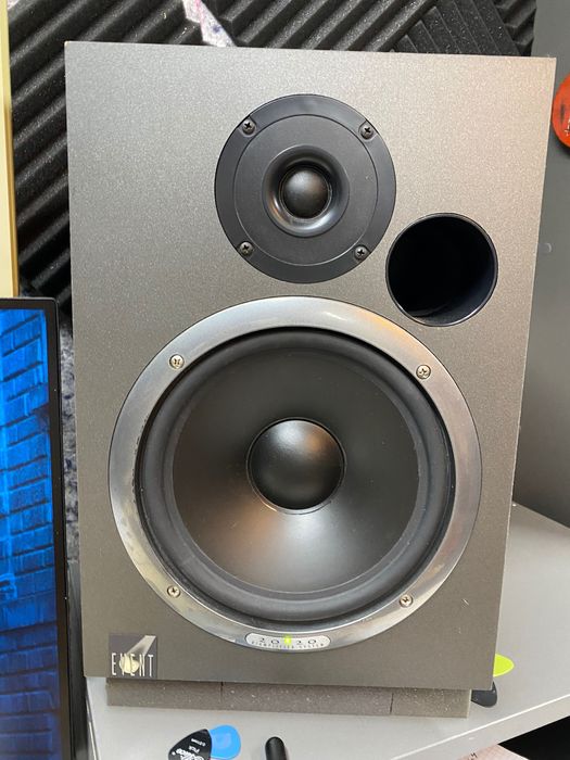 Event 20/20 monitory studyjne, kolumny aktywne