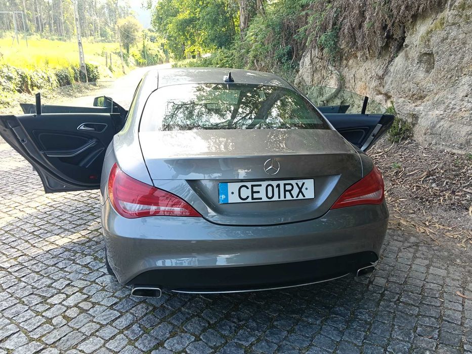 Mercedes CLA 180 impecável