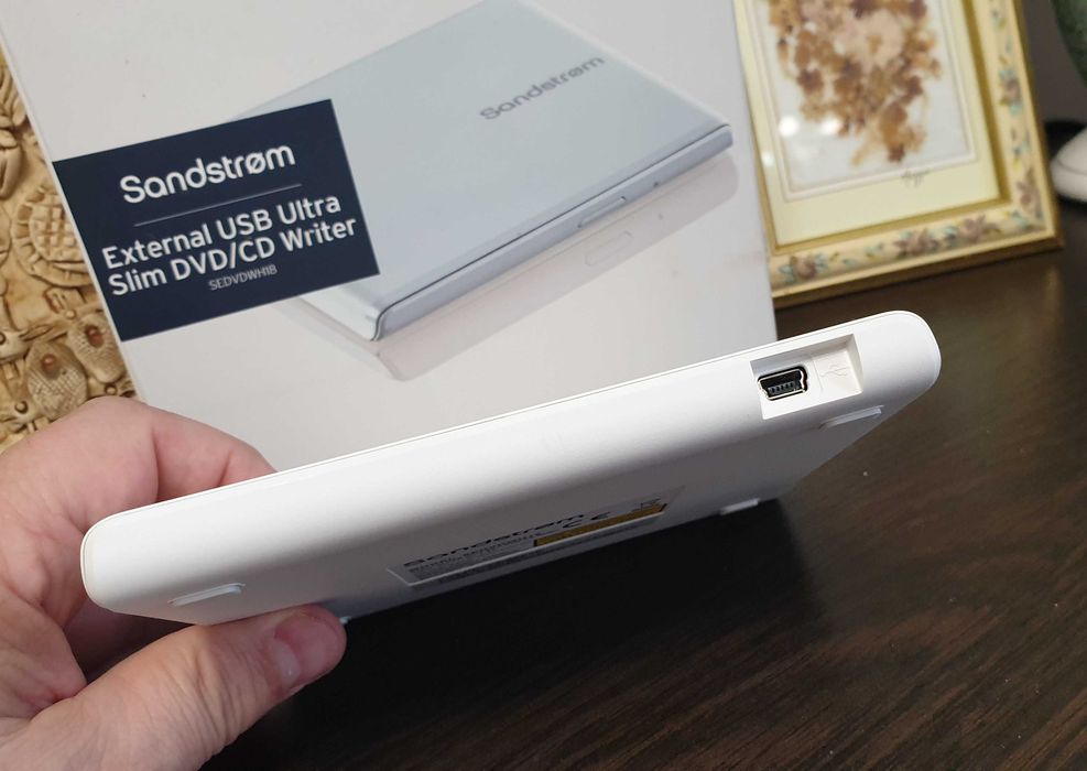 Новий зовнішній дисковод DVD/CD Sandstrøm Ultra Slim з Англії
