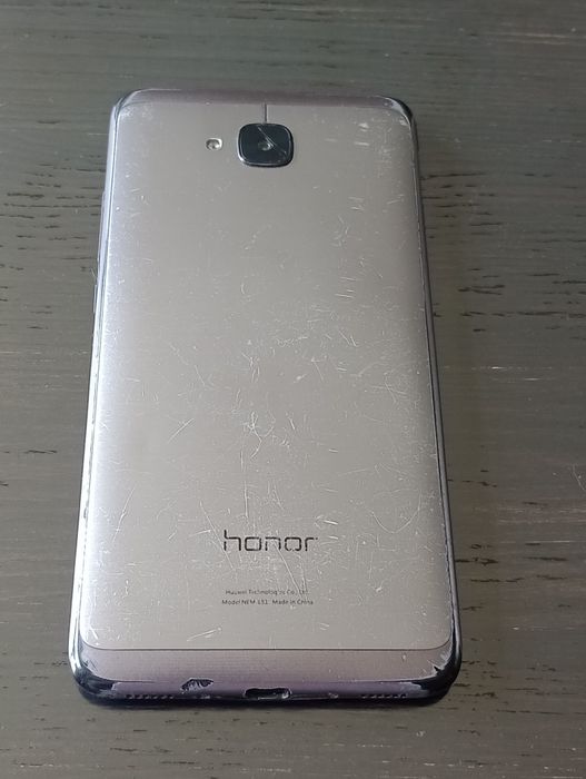 Смартфон Honor 5c(нова батарея)