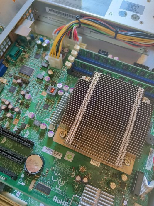 Supermicro 512-2 Надійний сервер