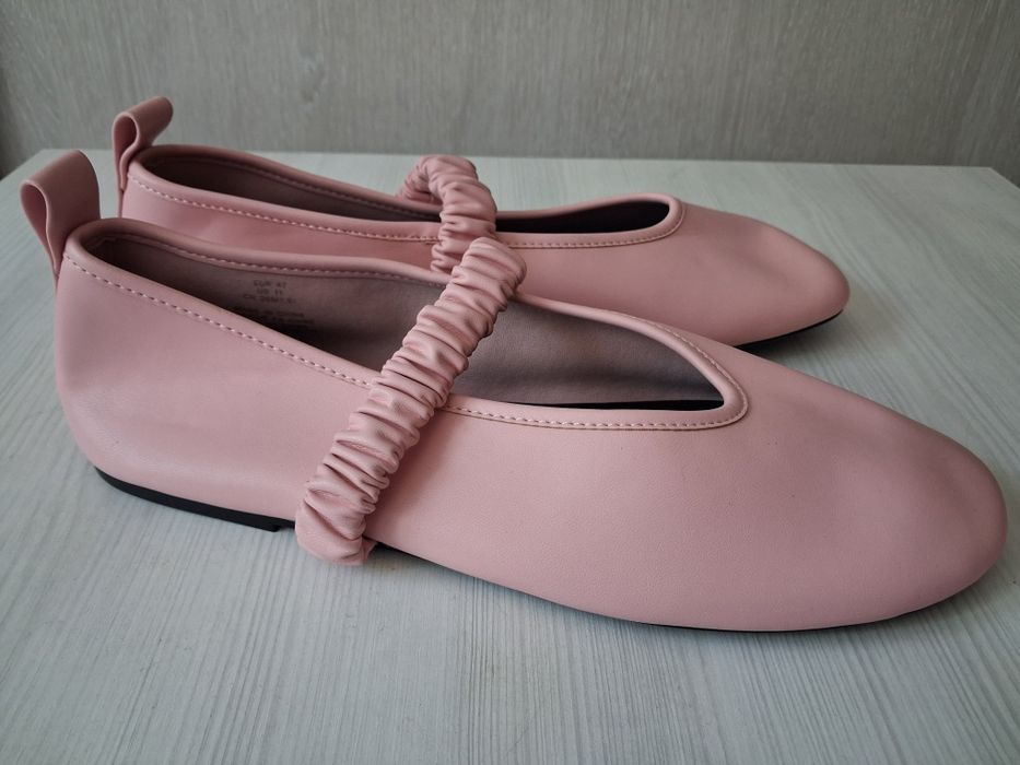 Балетки з призібраним еластичним ремінцем H&M