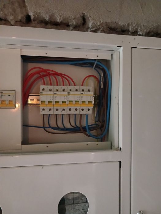 Якісно!Досвідчений електрик!