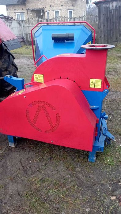 Подрібнювач деревини (щепоріз)