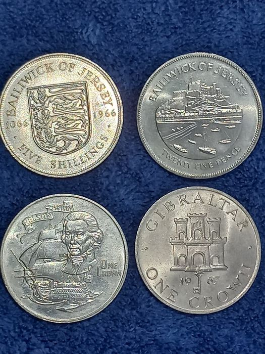 Продам лот юбил.монетЕлизавета2.