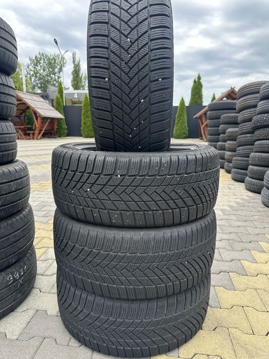 235/45/18 шини у гарному стані
