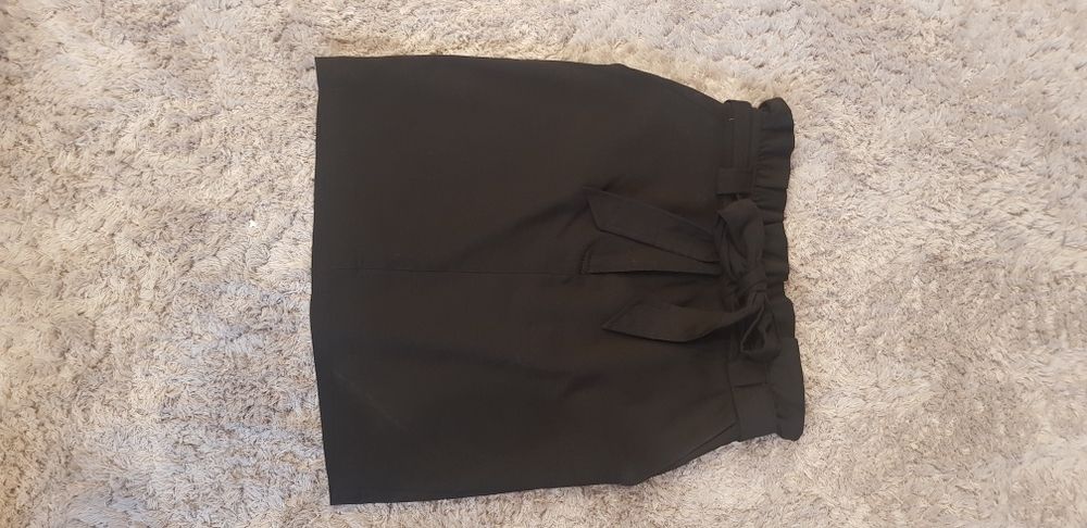 Elegancka czarna spódnoca