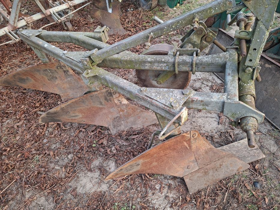 Pług 3 skibowy 2 sztuki