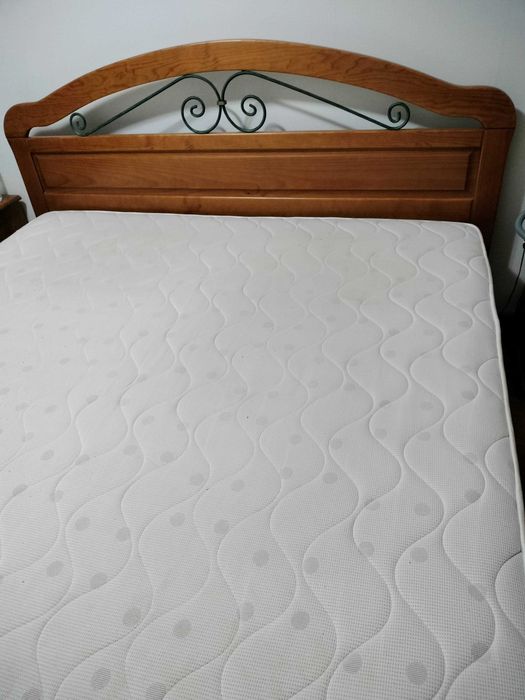 Cama XXL em excelente estado com 4 gavetões