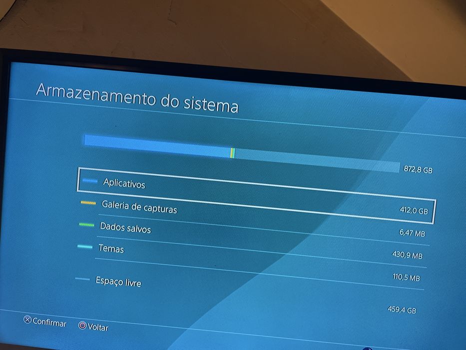 PS4 com comando e jogos