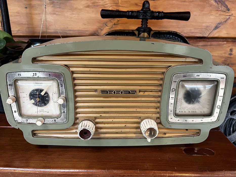 Antigo e raro rádio / relógio despertadar