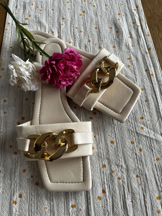 Klapki na lato beżowe kremowe boho ze zlotym zdobieniem 41