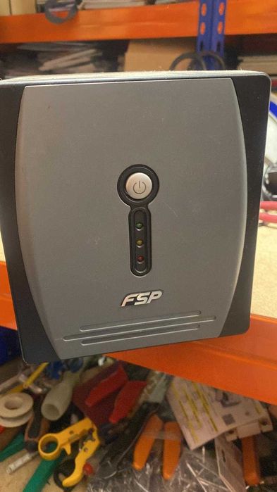 UPS FPS 1000VA - para reparar ou peças