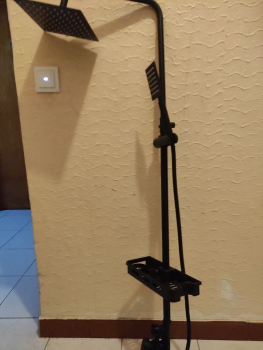 Coluna de duche / banheira  -  preta