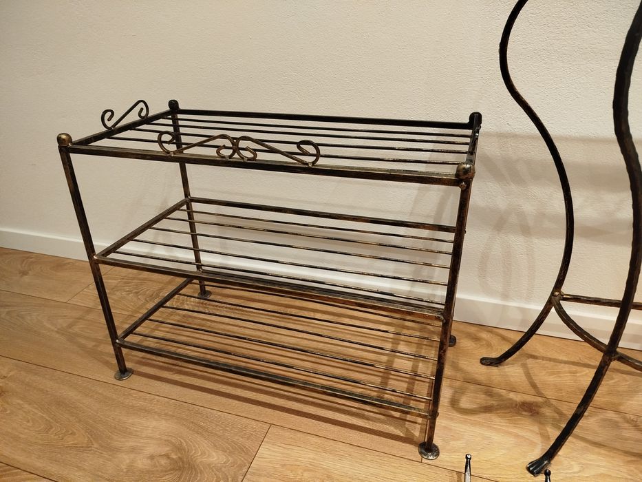 Regał na buty metalowy stan bardzo dobry.