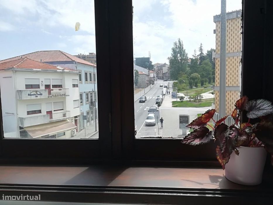 Quarto - localizado em Mafamude Porto