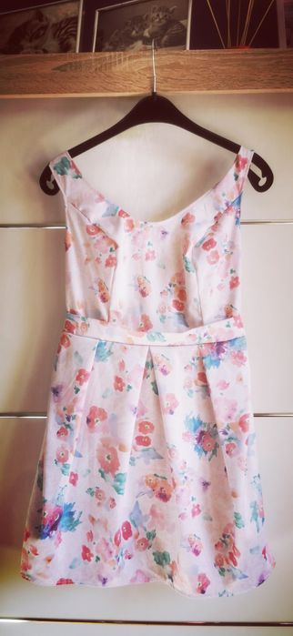 Sukienka w kwiaty 36