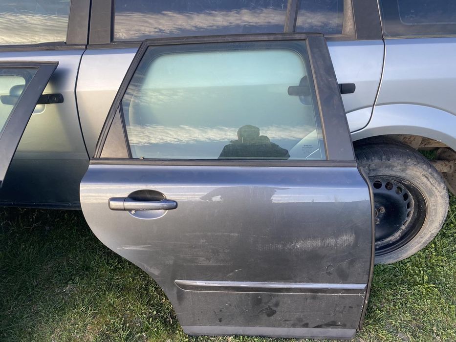 Дверка двері дверь  Volvo V50 S 40  Вольво В50