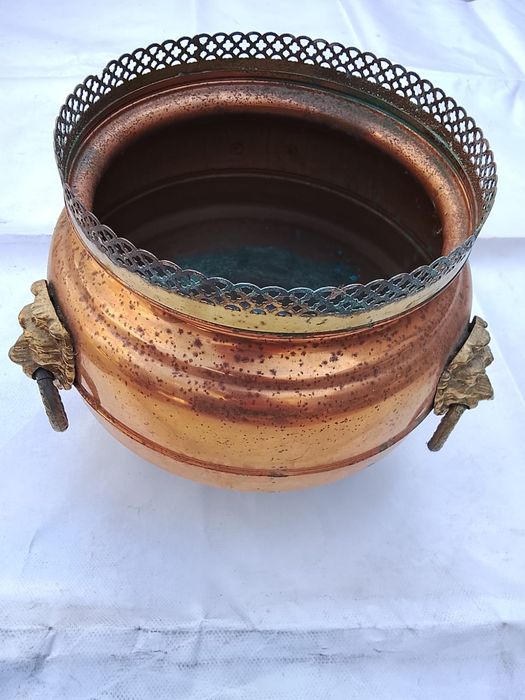 Três peças em cobre