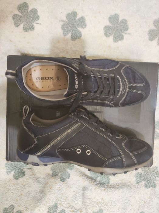 Кроссовки        .