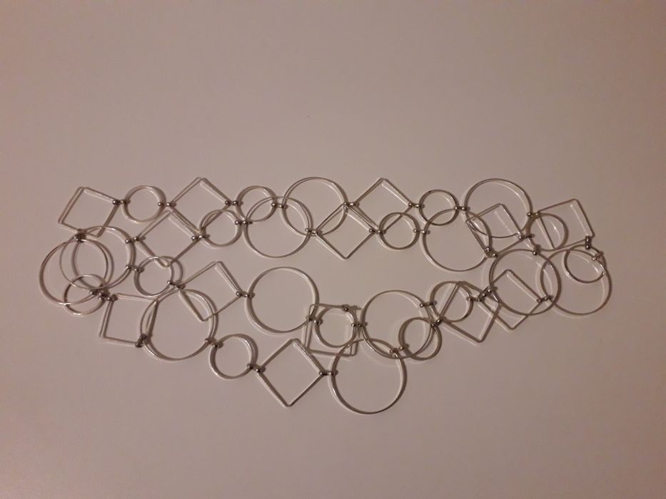 Colar bolas e quadrados