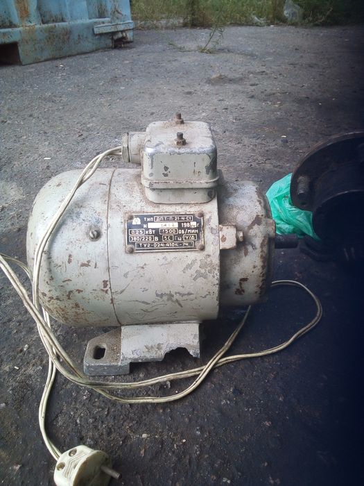Електродвигатель 220