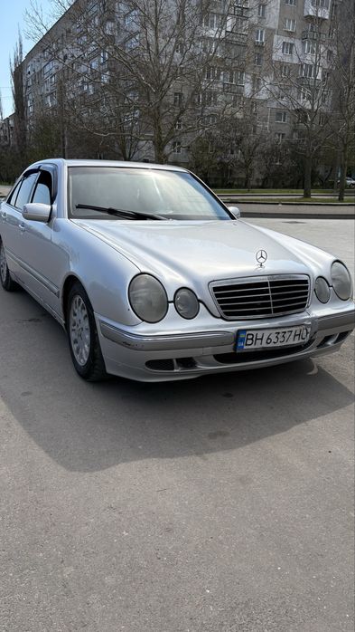 Автомобіль Mercedes - Bens