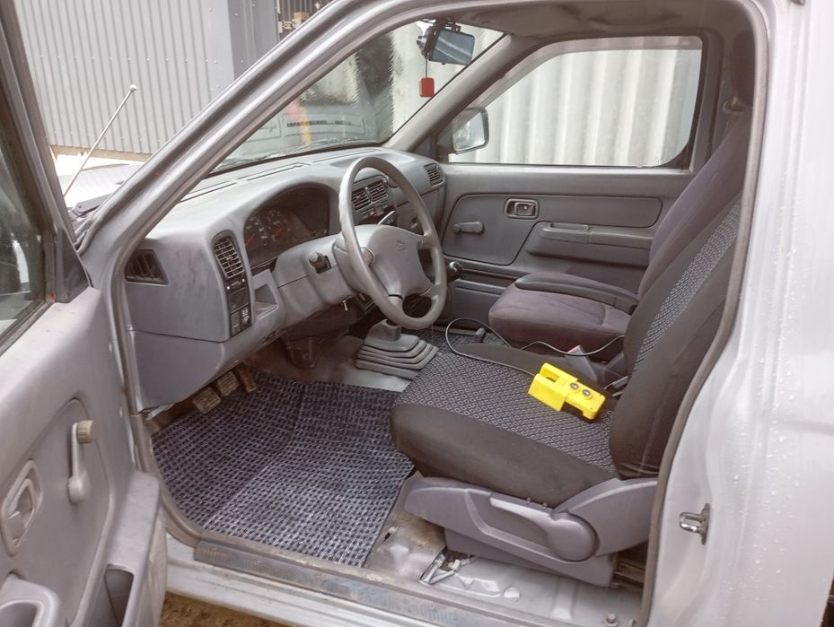 Nissan d22 com báscula