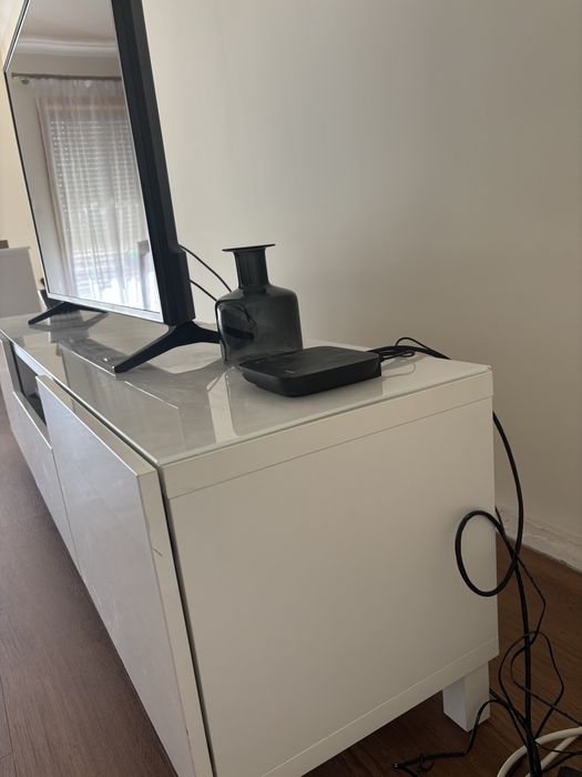 Móvel branco de TV (Ikea)