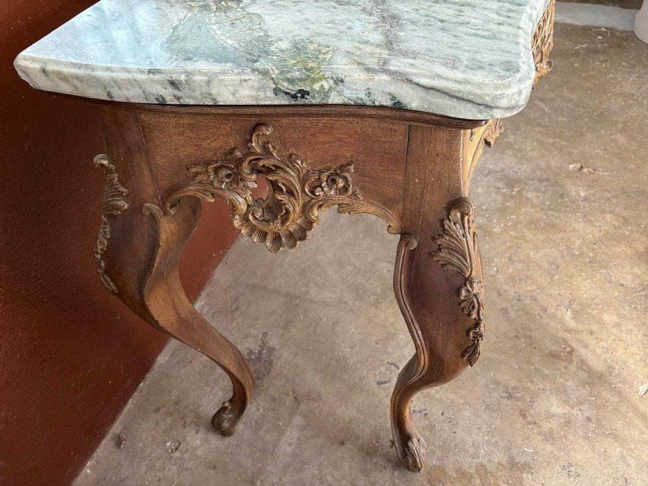 Credência como nova, com mármore verde