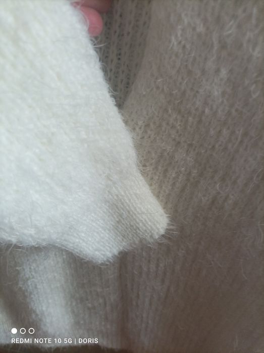 Nowy śmietankowy sweter z łańcuszkiem, roz uni