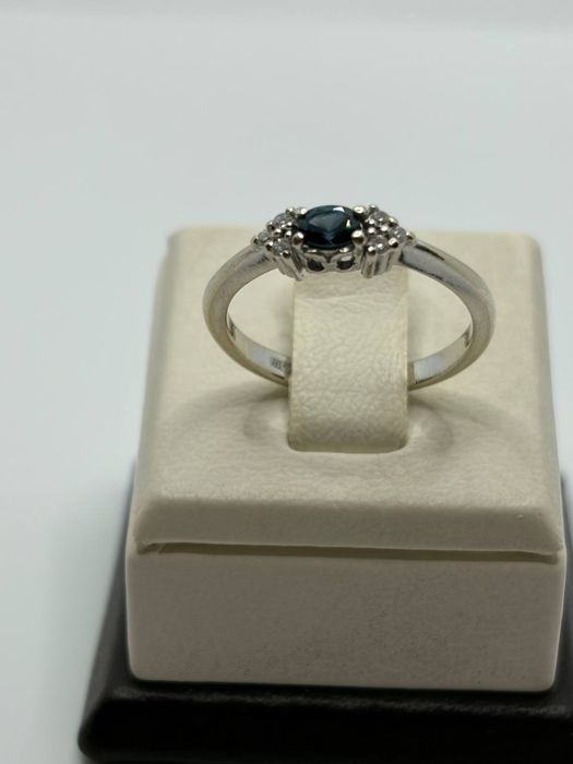 Кольцо  золото с бриллиантами и сапфиром