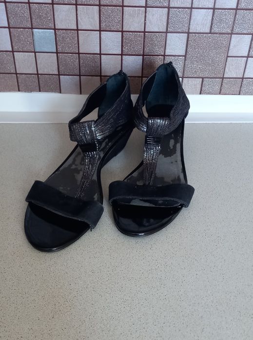 Женские босоножки