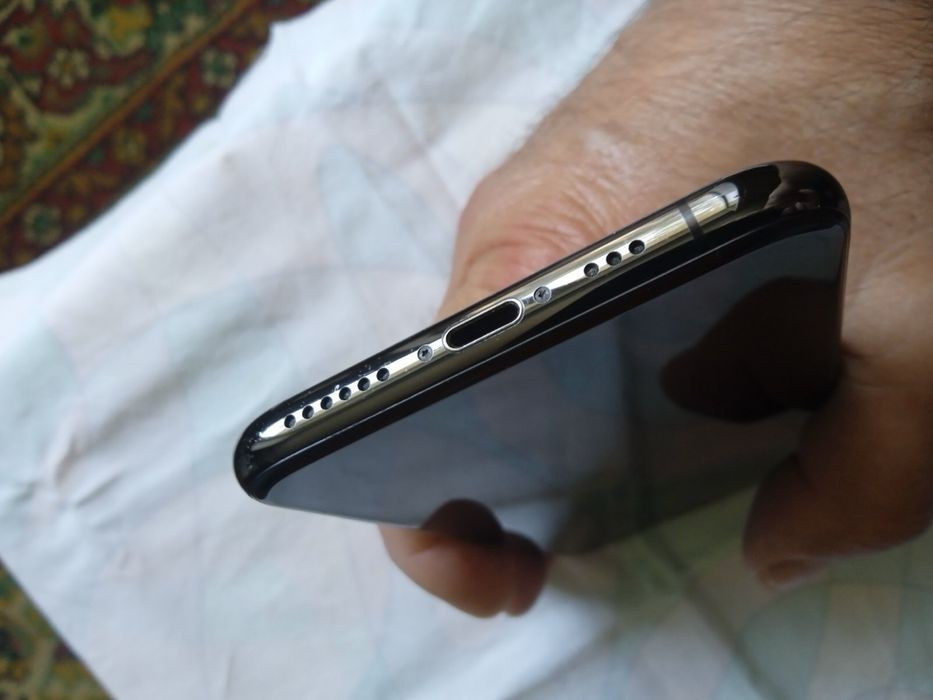 Продам айфон XS …