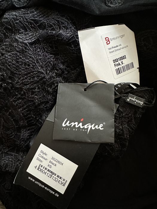 Довга чорна вечірня сукня з мереживом