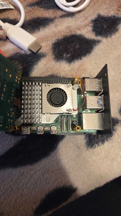 Raspberry Pi 5 4GB + NVMe 128GB + M.2 HAT+ + 27W + 2 obudowy