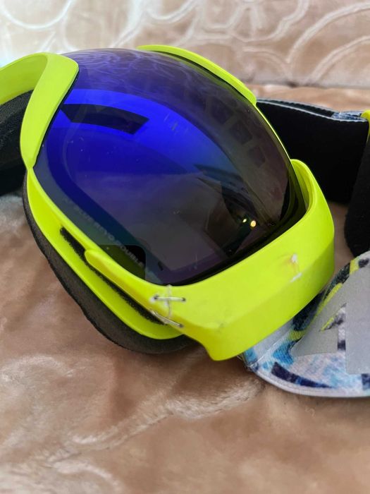 Kask Narciarski 4F Limonkowy + Gogle Gratis (Uszkodzone)