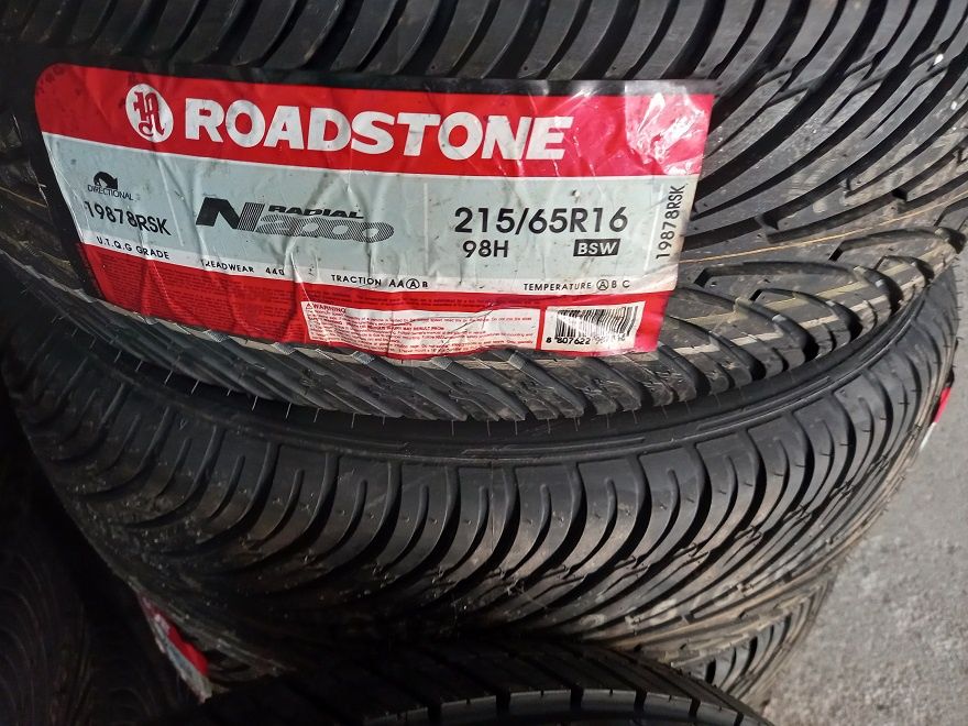 2 pneus Novos 215/65R16