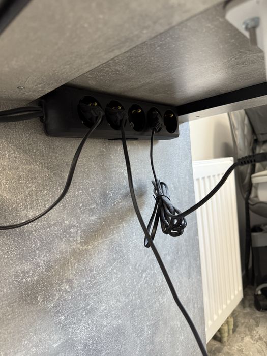 Продам манікюрний стіл