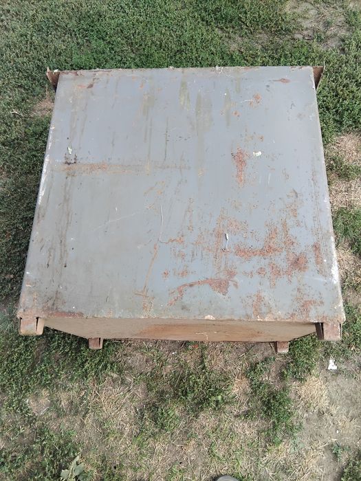 Продам сейф кому потрібний пишіть телефонуйте.