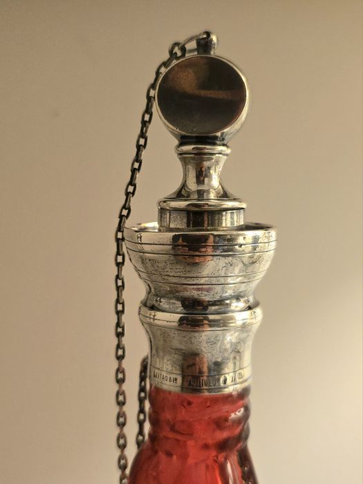 Par de frascos de Perfume Antigos, tampas em Prata – Leitão & Irmão.